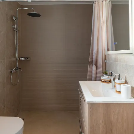Kamarescozysuites Holiday home *